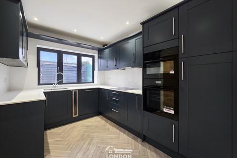 4 bedroom semi-detached house for sale, Sevenoaks Way, Orpington BR5