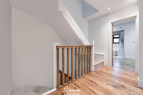 4 bedroom semi-detached house for sale, Sevenoaks Way, Orpington BR5