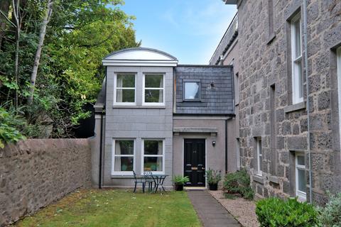 Ground floor maisonette - King's Gate, The West End, Aberdeen, AB15
