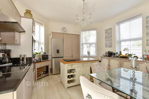 1 bedroom ground floor flat for sale, 138 Staplers Road, Newport PO30