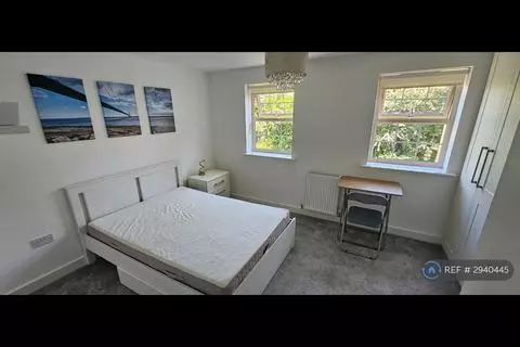 1 bedroom in a house share to rent,