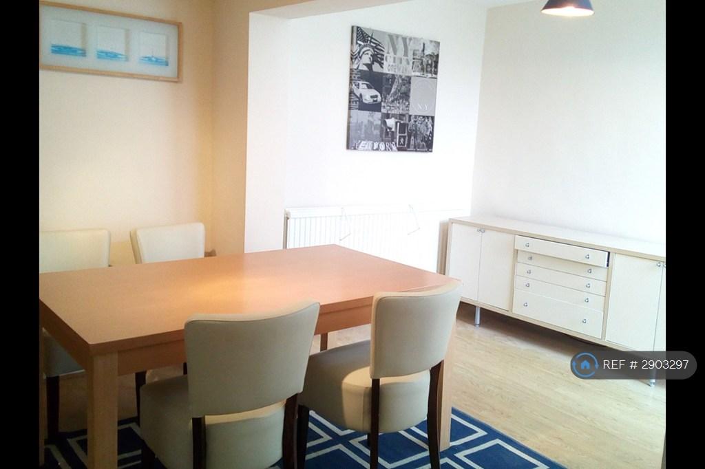 Apartment in Cambridge, Petersfield - View 2