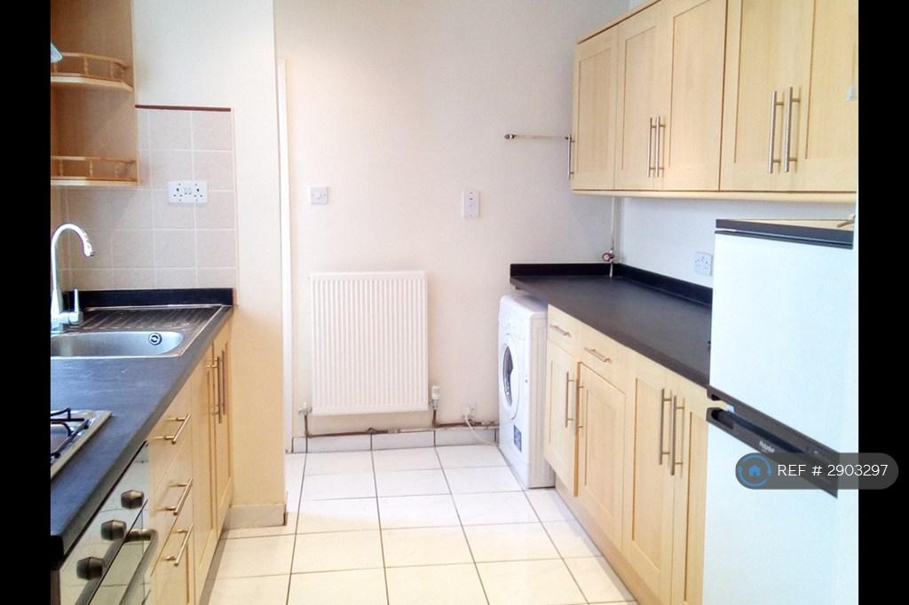 Apartment in Cambridge, Petersfield - View 3