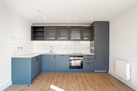 2 bedroom flat to rent, Albion Way Horsham RH12
