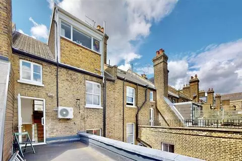 3 bedroom flat for sale - View 2