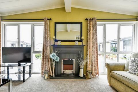 2 bedroom park home for sale, Lechlade Court, Faringdon Road, Lechlade