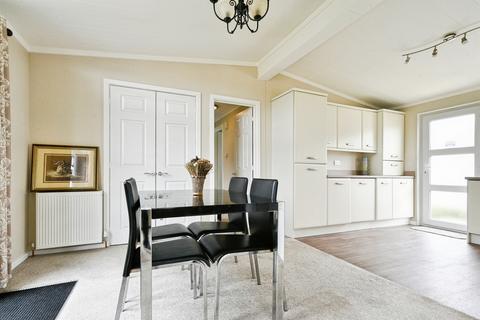 2 bedroom park home for sale, Lechlade Court, Faringdon Road, Lechlade