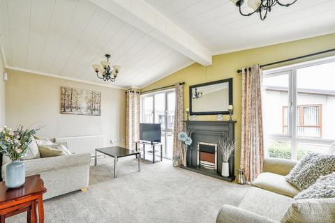 2 bedroom park home for sale, Lechlade Court, Faringdon Road, Lechlade