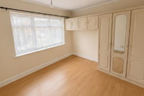 3 bedroom flat to rent, Hampton Road, Ilford, Essex, IG1