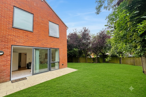 3 bedroom end of terrace house for sale, Reservoir Way, Willesden, NW10