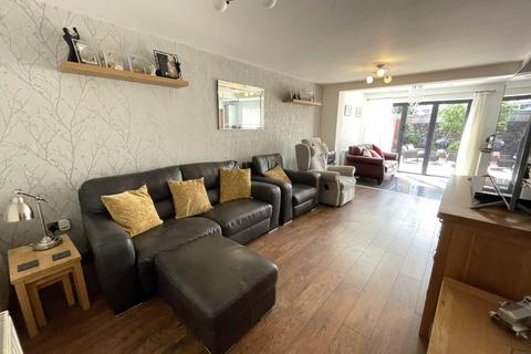 3 bedroom detached bungalow for sale, 33 Chichester Crescent, Chadderton, Oldham, OL9 0RW