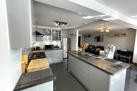 3 bedroom detached bungalow for sale, 33 Chichester Crescent, Chadderton, Oldham, OL9 0RW