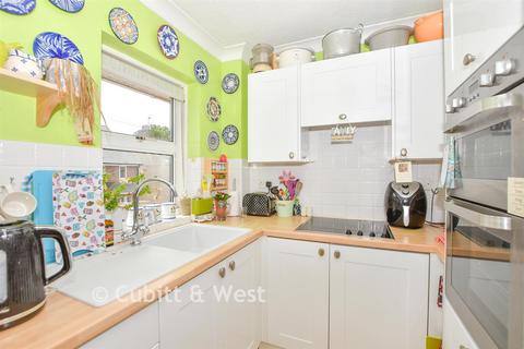 2 bedroom flat for sale, Melbourne Road, Chichester, West Sussex