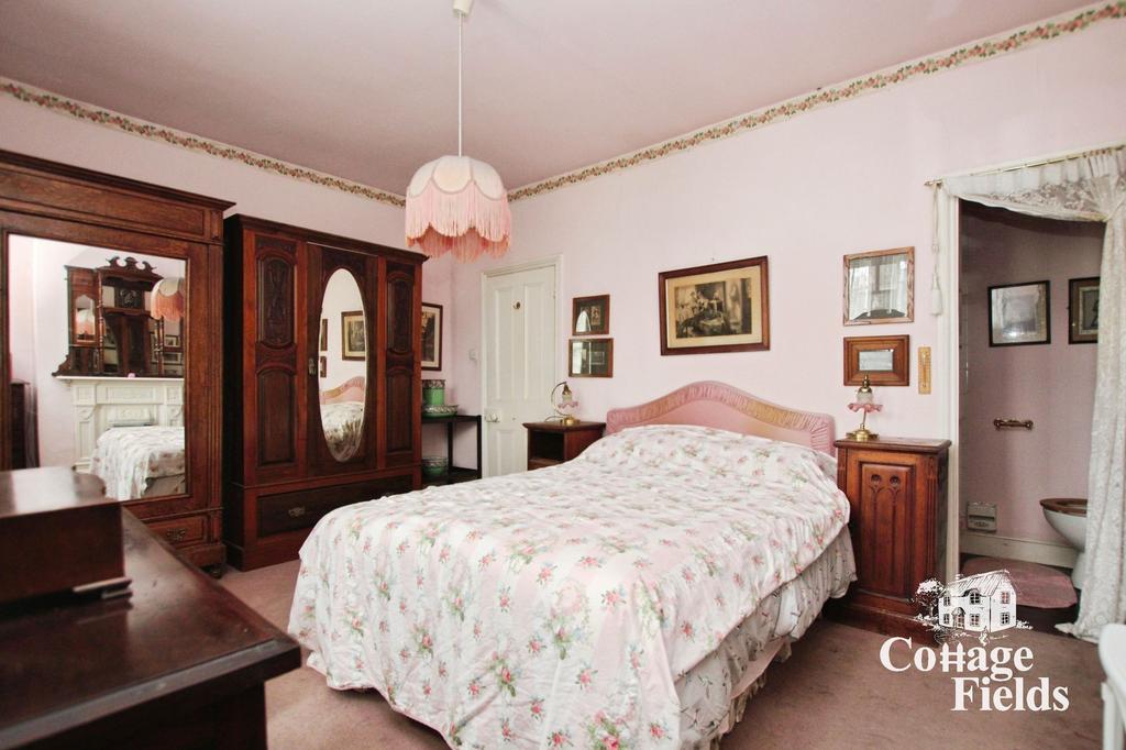 Bedroom, fireplace