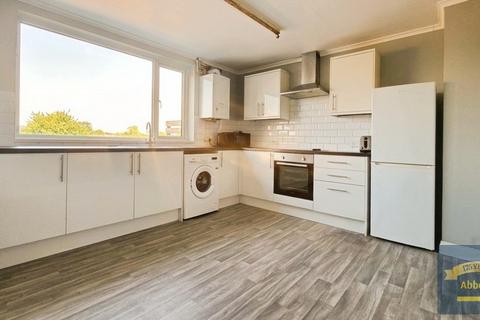 3 bedroom house to rent, St. Lukes Close, Colchester, CO4