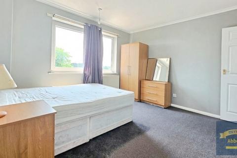 3 bedroom house to rent, St. Lukes Close, Colchester, CO4