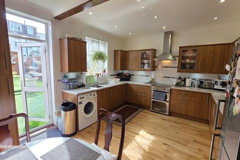 3 bedroom terraced house for sale, Brunswick Park Road, New Southgate N11