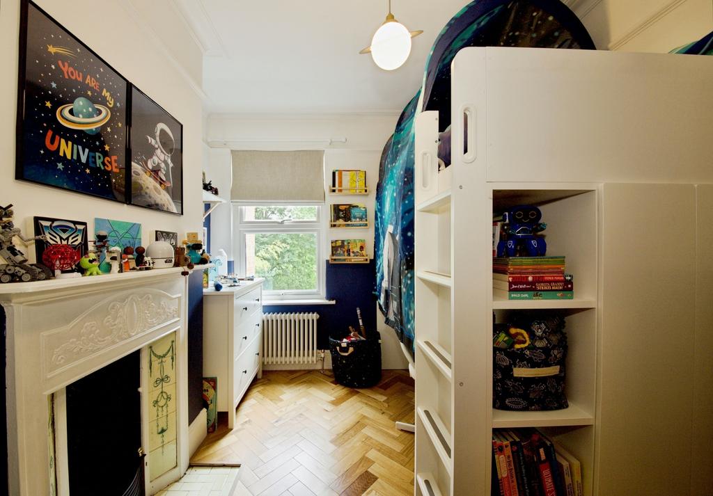 Bedroom, fireplace
