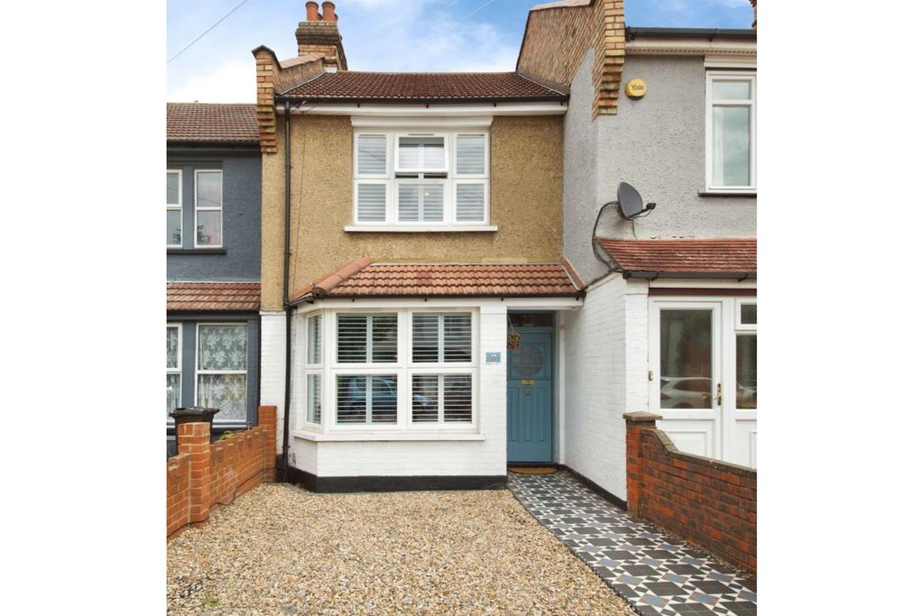 Detached house exterior, driveway