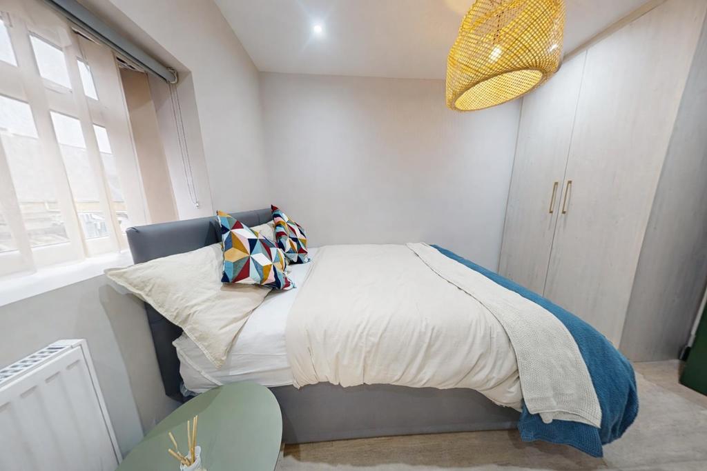 1 bedroom in a house share to rent
