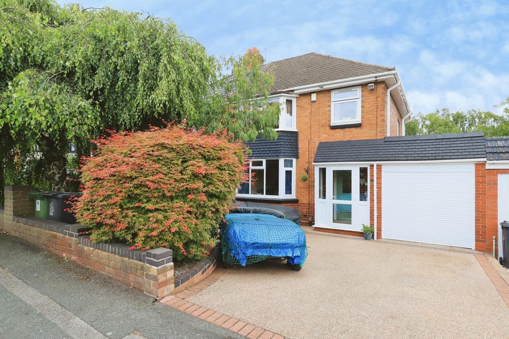 3 bedroom semi-detached house for sale