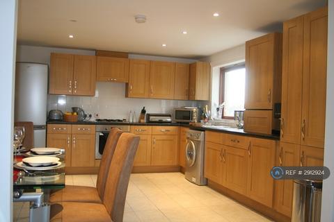 3 bedroom penthouse to rent, Kenninghall Road, London, E5