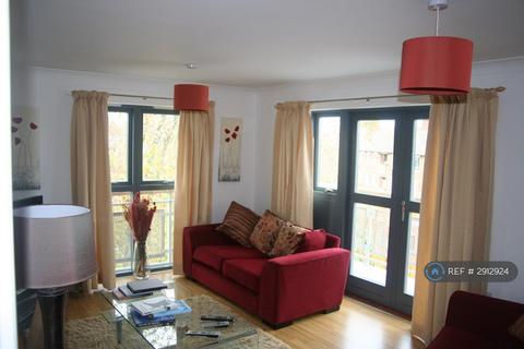 3 bedroom penthouse to rent, Kenninghall Road, London, E5