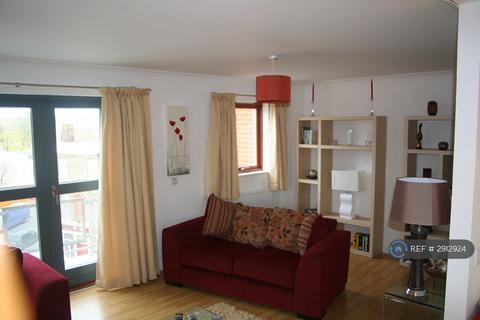 3 bedroom penthouse to rent, Kenninghall Road, London, E5