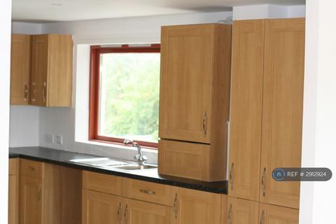 3 bedroom penthouse to rent, Kenninghall Road, London, E5