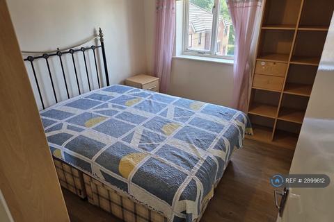2 bedroom flat to rent, Cherry Blossom Close, Palmer Green, N13