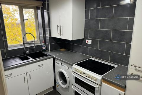 2 bedroom flat to rent, Cherry Blossom Close, Palmer Green, N13