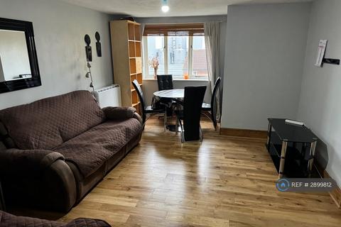 2 bedroom flat to rent, Cherry Blossom Close, Palmer Green, N13
