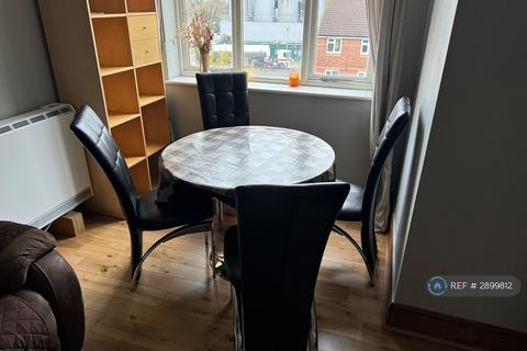 2 bedroom flat to rent, Cherry Blossom Close, Palmer Green, N13