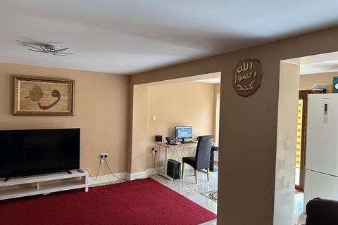 3 bedroom house share to rent, Brading Way, Reading, RG8