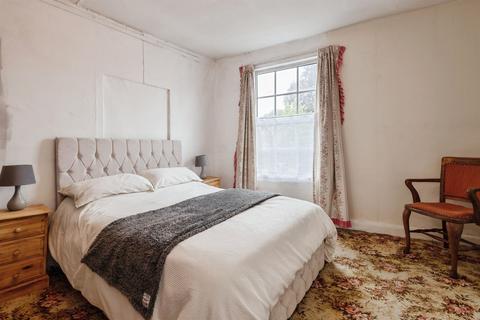 4 bedroom terraced house for sale, St. Peter Street, Tiverton