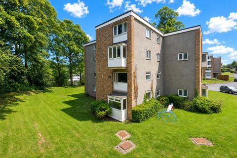 Flat - Hoyle Court Road, Shipley BD17