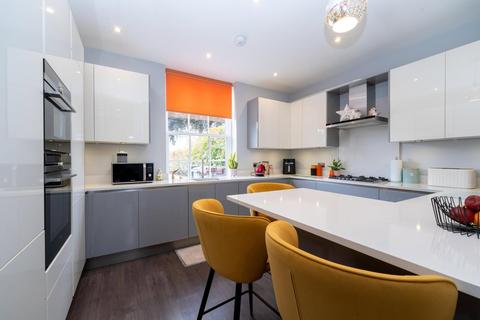 3 bedroom end of terrace house for sale, Orme Court, Hatfield AL9