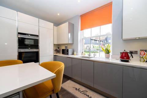 3 bedroom end of terrace house for sale, Orme Court, Hatfield AL9