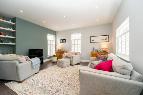 3 bedroom end of terrace house for sale, Orme Court, Hatfield AL9