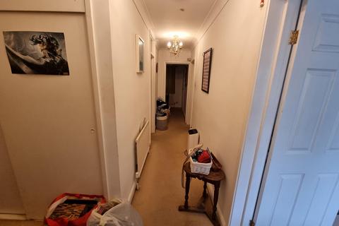 Flat - Forest Oak Close, Cardiff, CF23