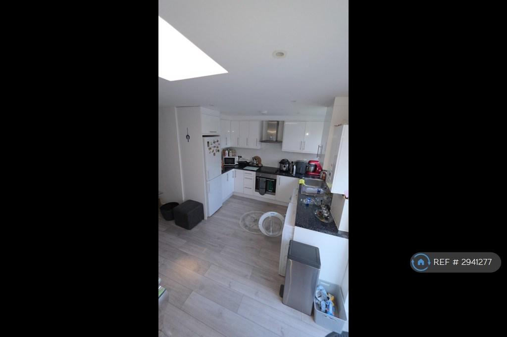 3 bedroom flat to rent