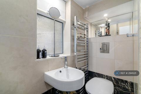 3 bedroom maisonette to rent, Ellesmere Road, London, W4