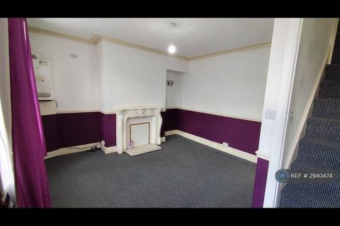 2 bedroom terraced house to rent, Colwyn Mount, Leeds, LS11