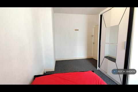 2 bedroom terraced house to rent, Colwyn Mount, Leeds, LS11