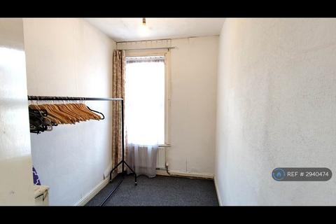 2 bedroom terraced house to rent, Colwyn Mount, Leeds, LS11