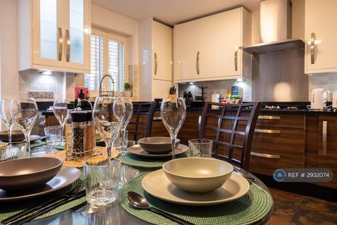 4 bedroom semi-detached house to rent, Grimsby Grove, London, E16