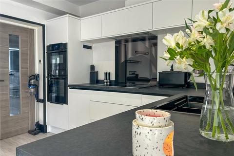 4 bedroom semi-detached house for sale, Kirby Avenue, Chadderton, Oldham, Greater Manchester, OL9