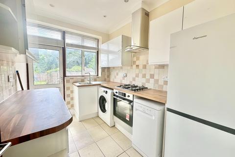 3 bedroom semi-detached house to rent, London N12