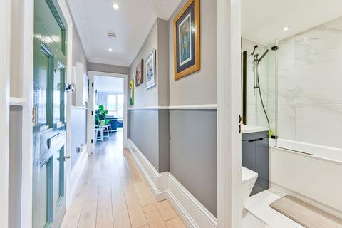 Centurion Close, Islington, London, N7