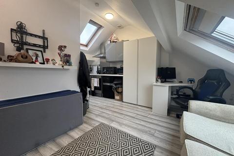 Studio to rent, West Street, Crewe